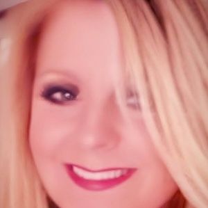 Meet your Posher, Elaine